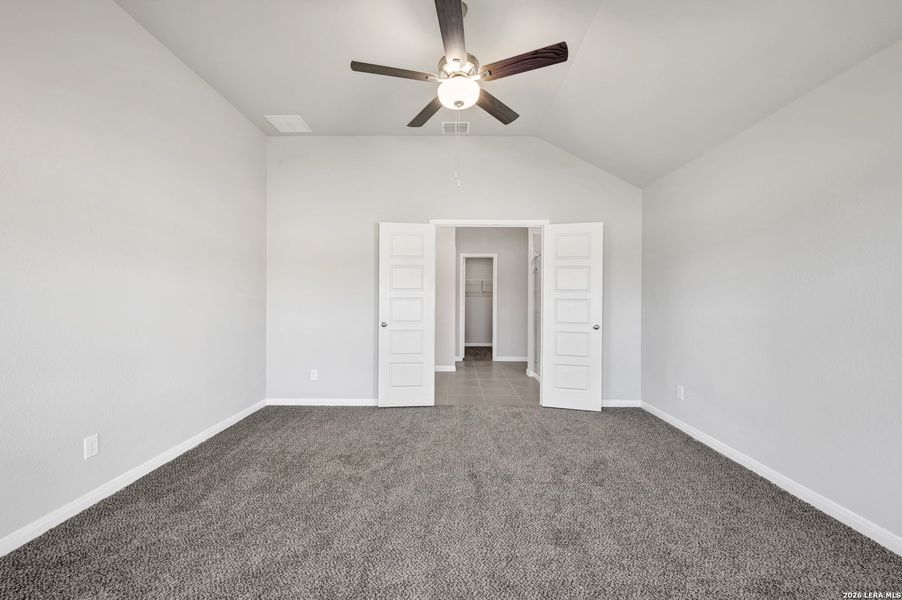 Spacious, unfurnished interior of a new home in Greenspoint Heights, Seguin (Image 33).