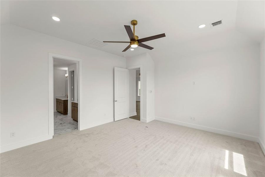 Spacious, unfurnished interior of a new home in Treeline, Justin (Image 18).