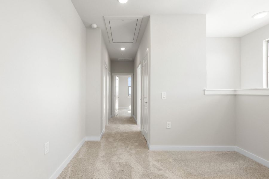 Spacious, unfurnished interior of a new home in Wildridge, Oak Point (Image 17).