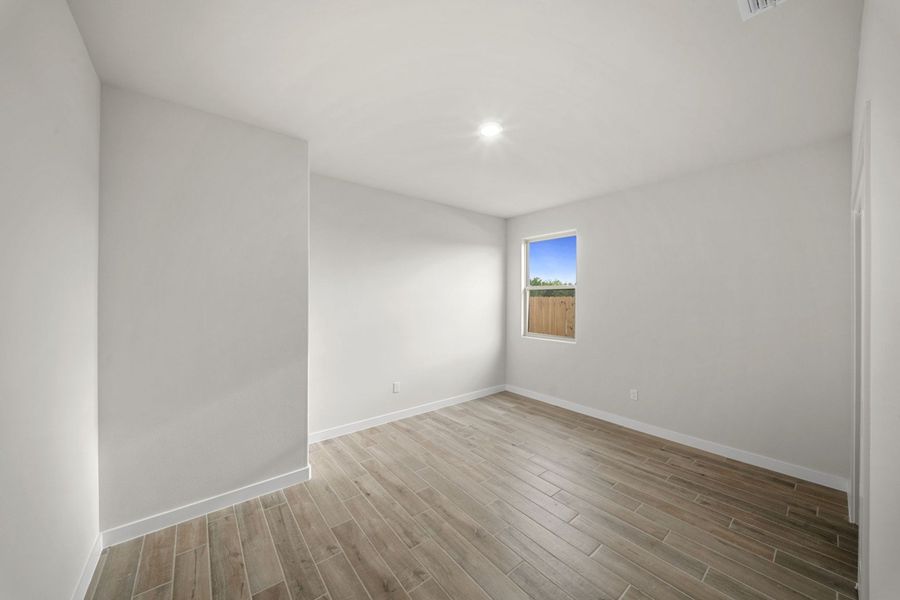 Spacious, unfurnished interior of a new home in Alberta Heights, Edinburg (Image 16).