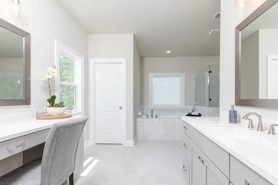Furnished interior view inside a new home in Aberdeen, Hoschton (Image 51).