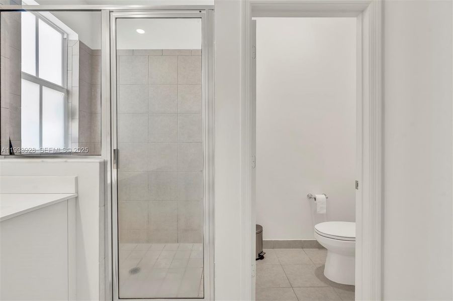 Furnished interior view inside a new home in , Coral Springs (Image 37).