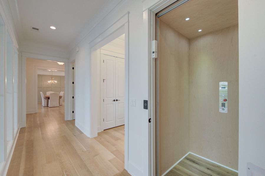 Spacious, unfurnished interior of a new home in Daniel Island Park, Charleston (Image 21).