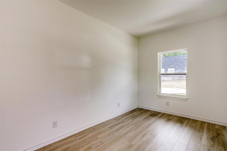 Spacious, unfurnished interior of a new home in , Granbury (Image 26).