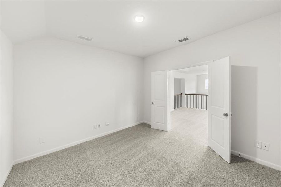 20. 5705 Burford - Media