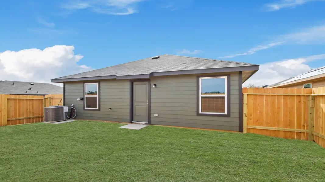 Exterior details and patio area of a home in McCrorey Trails, Conroe (Image 3).