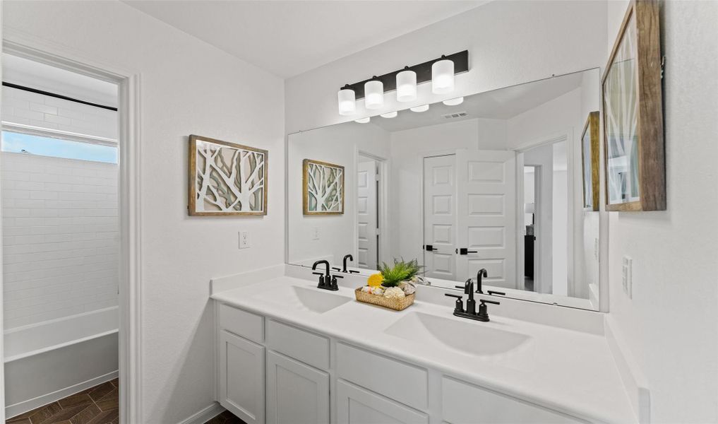 Hall bath 2 (*Photo not of actual home and used for illustration purposes only.)