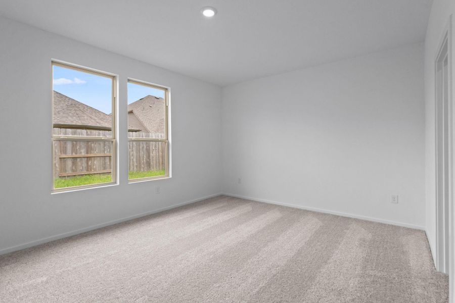 Spacious, unfurnished interior of a new home in Mavera, Conroe (Image 10).