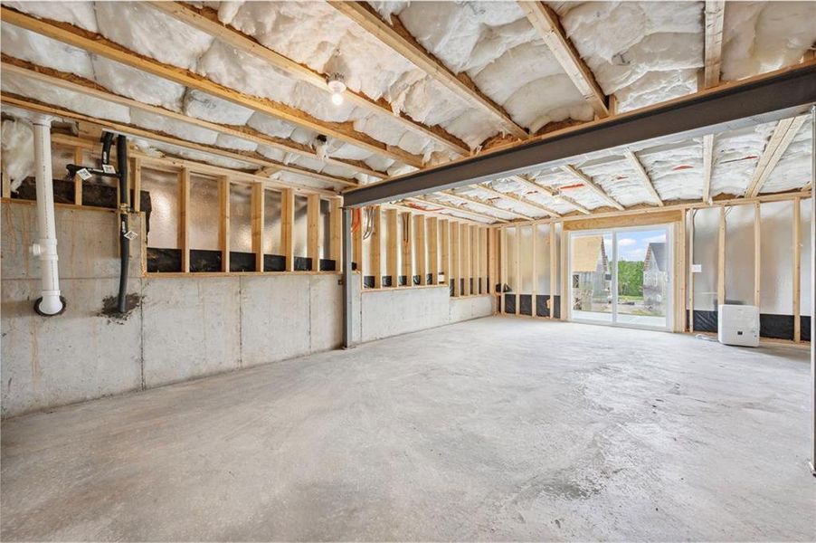 Spacious, unfurnished interior of a new home in Twin Lakes, Braselton (Image 31).