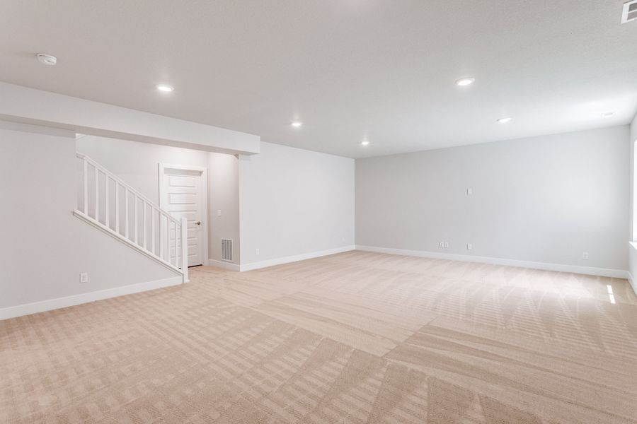 Spacious, unfurnished interior of a new home in The Aurora Highlands, Aurora (Image 26).