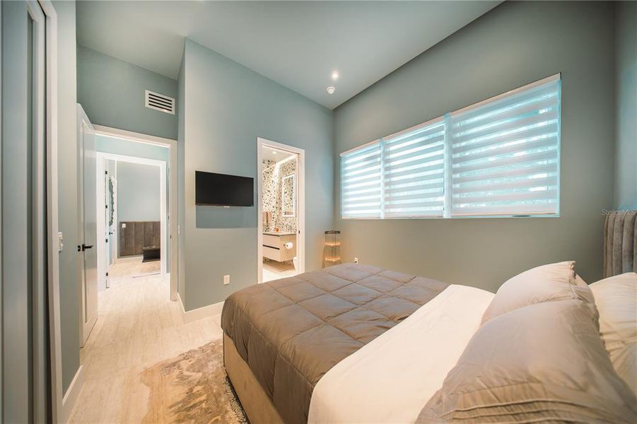 Furnished interior view inside a new home in , Sarasota (Image 7).