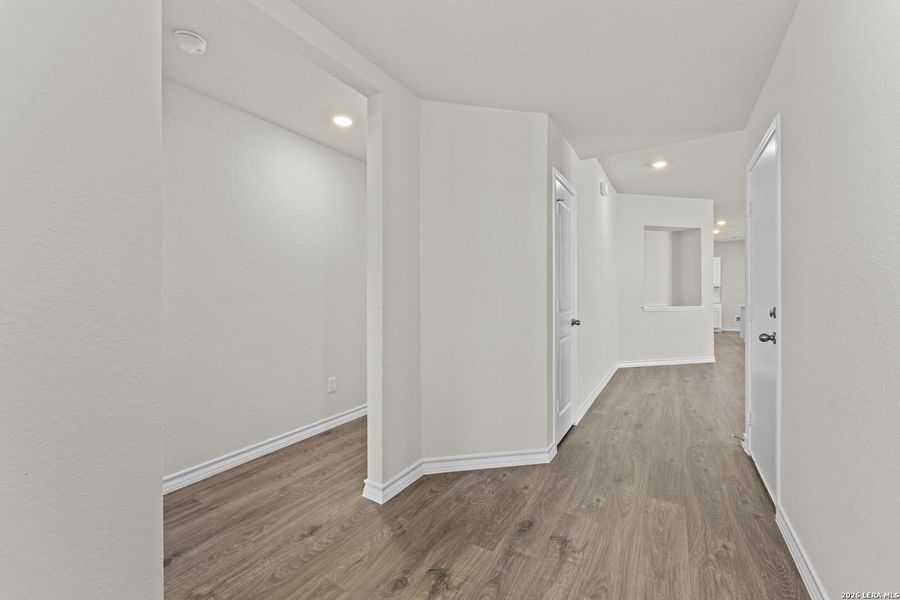 Spacious, unfurnished interior of a new home in Langdon, San Antonio (Image 14).