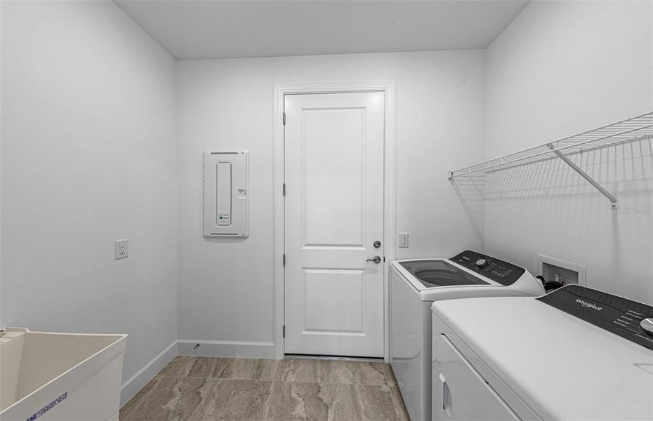 Furnished interior view inside a new home in Del Webb Catalina, Lakewood Ranch (Image 7). Furnished interior view inside a new home in Del Webb Catalina, Lakewood Ranch (Image 7).