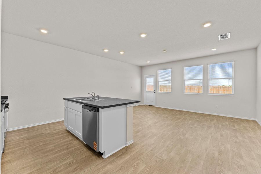 Spacious, unfurnished interior of a new home in Bollinger, Maxwell (Image 17).