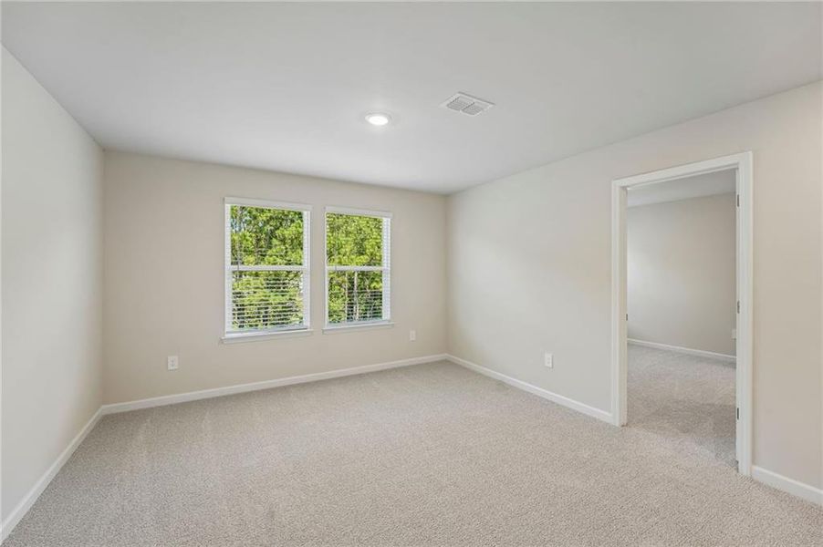 Spacious, unfurnished interior of a new home in Ivey Township, Dallas (Image 47).