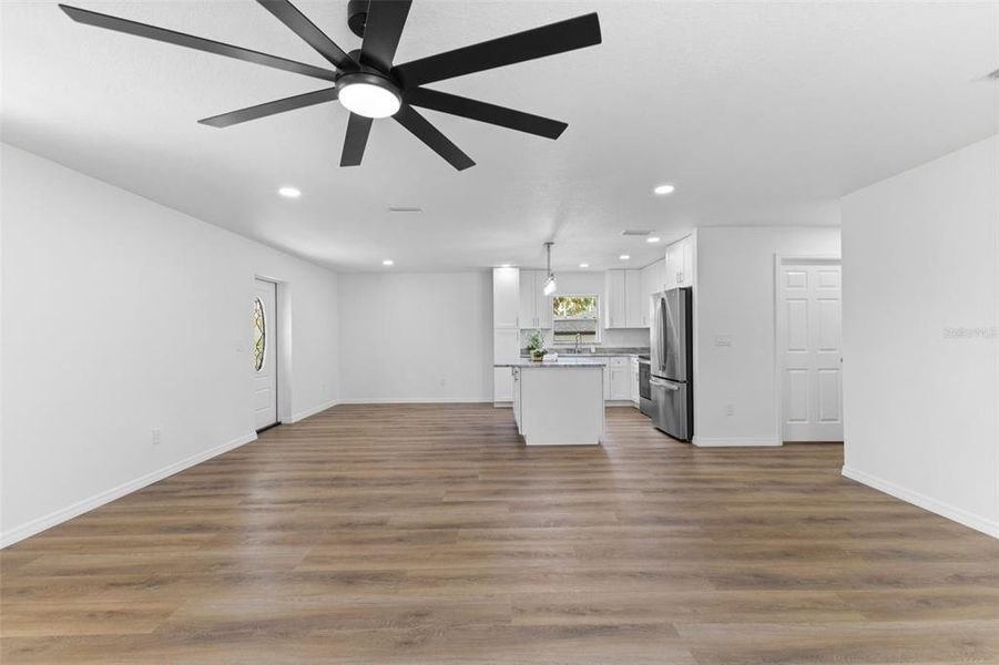 Spacious, unfurnished interior of a new home in , Bradenton (Image 14).
