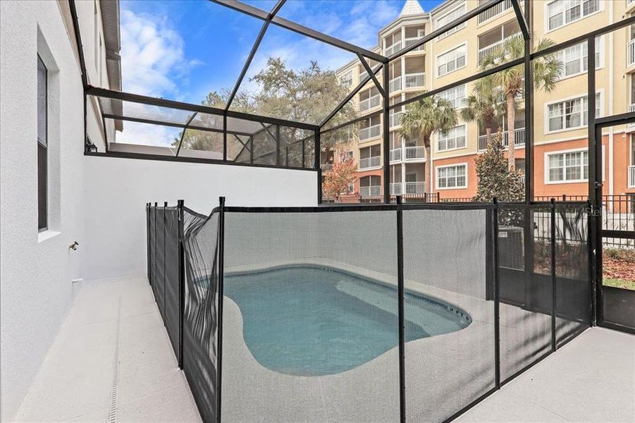 Exterior details and patio area of a home in , Orlando (Image 3).