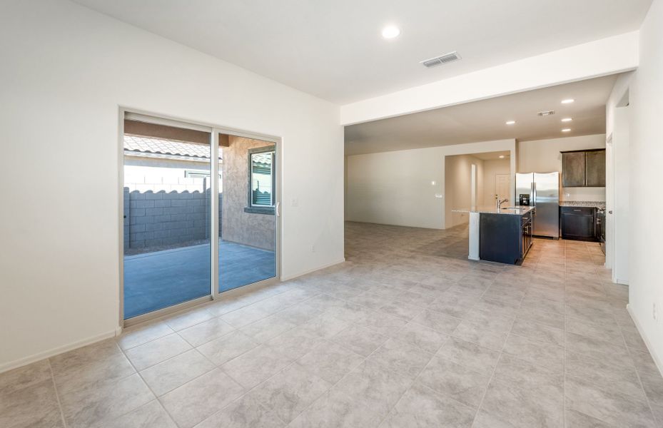 Spacious, unfurnished interior of a new home in Copper Falls, Buckeye (Image 21).