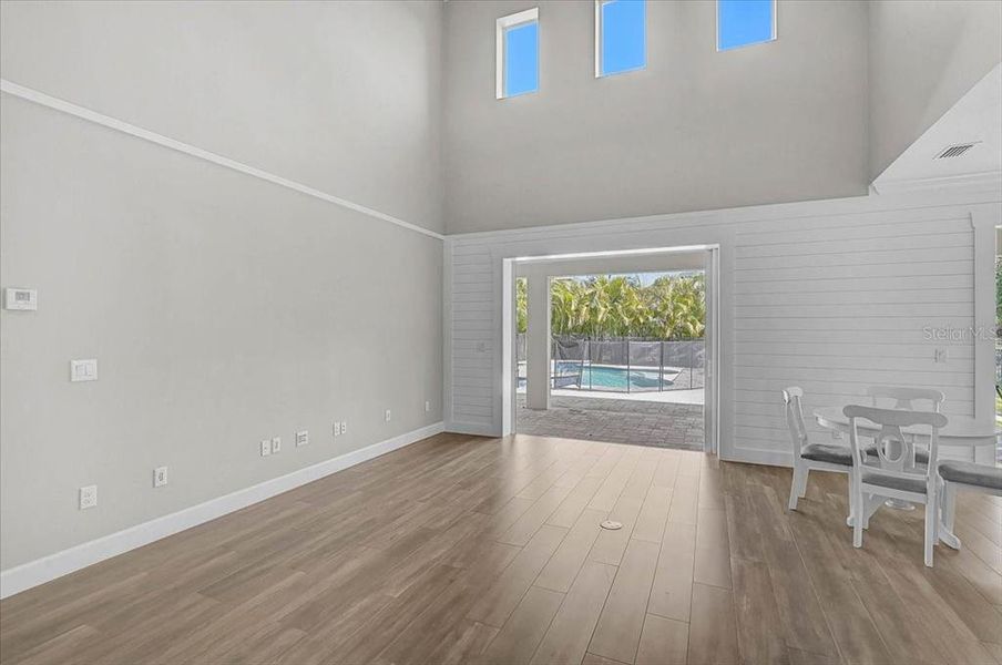 Spacious, unfurnished interior of a new home in , Sarasota (Image 27).
