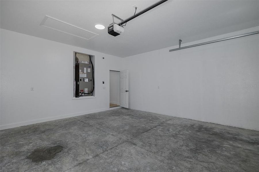 Spacious, unfurnished interior of a new home in , Weeki Wachee (Image 62).