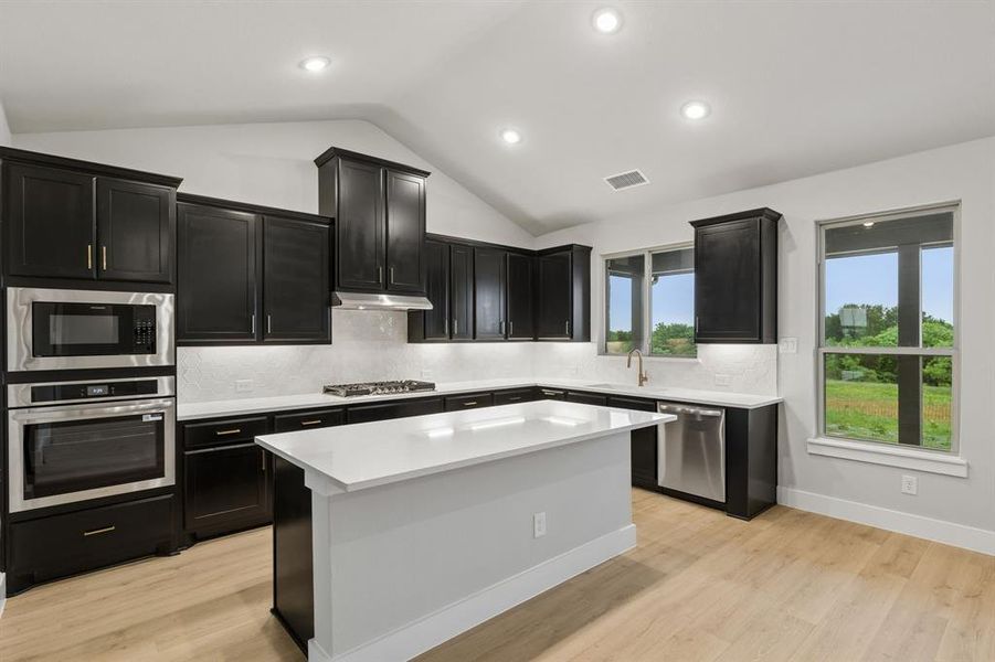 Furnished interior view inside a new home in Ellis Ranch Estates, Waxahachie (Image 10).