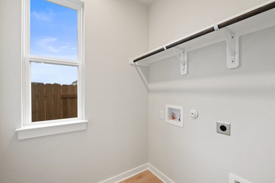 Spacious, unfurnished interior of a new home in Lariat, Liberty Hill (Image 41).