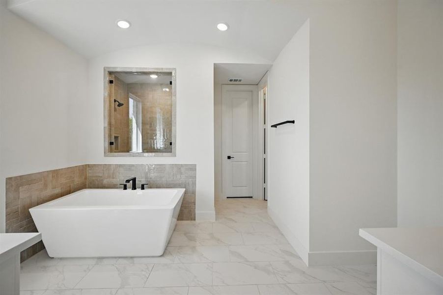 Furnished interior view inside a new home in Dove Hollow, Waxahachie (Image 7). Furnished interior view inside a new home in Dove Hollow, Waxahachie (Image 7).