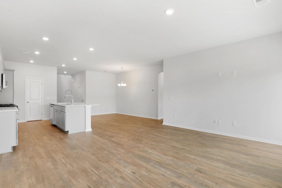 Spacious, unfurnished interior of a new home in , Summerville (Image 12).
