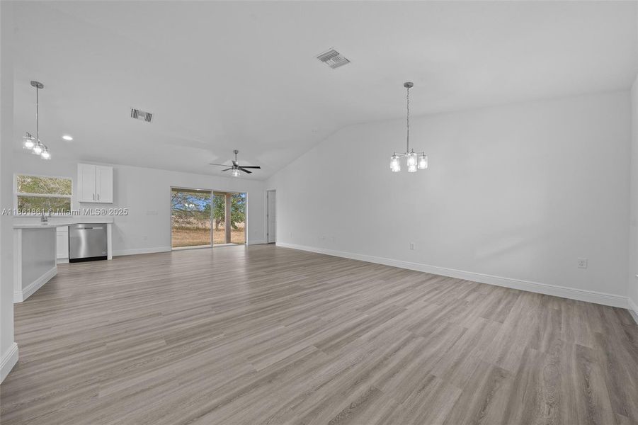 Spacious, unfurnished interior of a new home in , Ocala (Image 11).