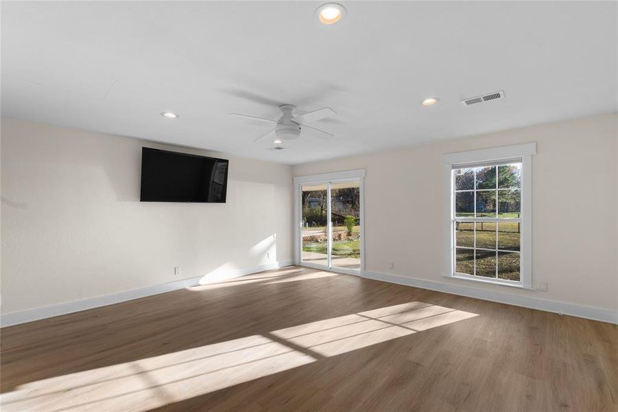 Spacious, unfurnished interior of a new home in , Gun Barrel City (Image 15).