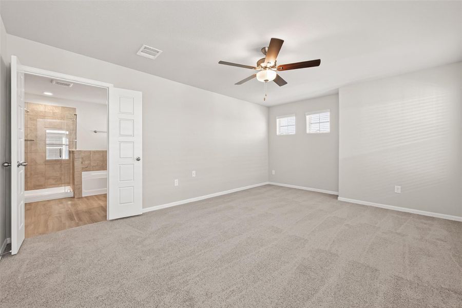 Spacious, unfurnished interior of a new home in Woodland Lakes, Houston (Image 31).
