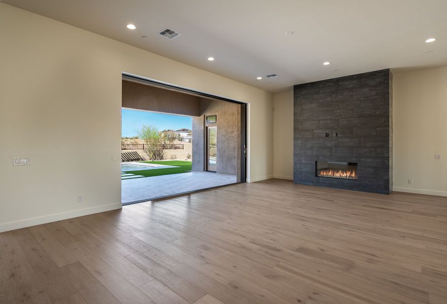 Spacious, unfurnished interior of a new home in Rosewood Highlands at Storyrock, Scottsdale (Image 13).