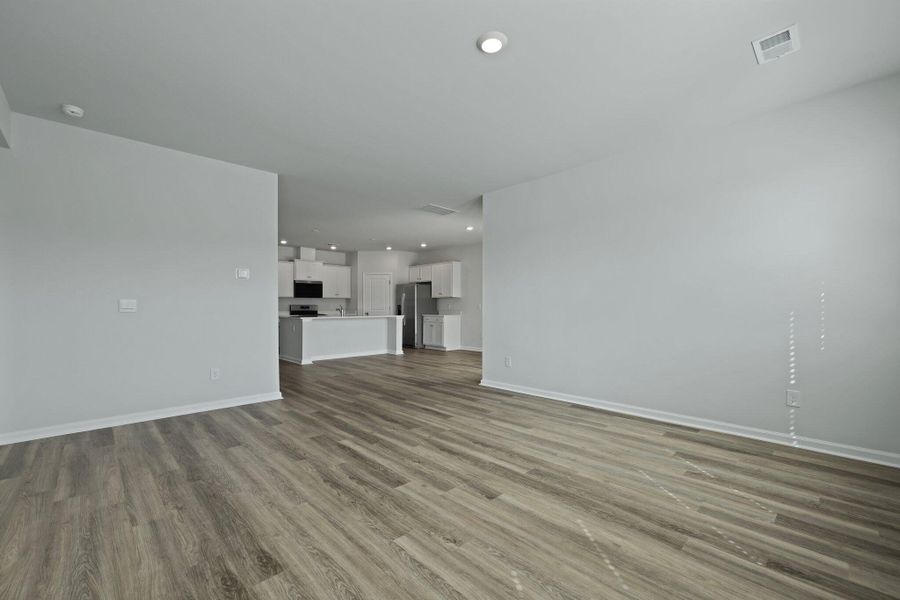 Spacious, unfurnished interior of a new home in Sheep Island, Summerville (Image 20).