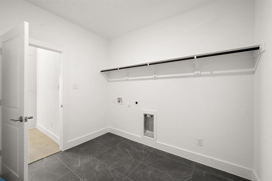 Spacious, unfurnished interior of a new home in High Country, Burleson (Image 18).