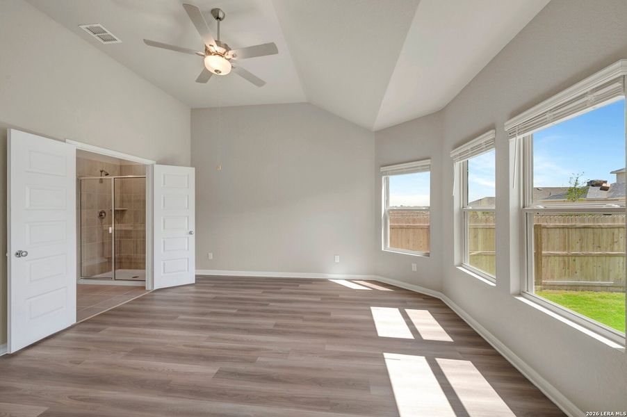 Spacious, unfurnished interior of a new home in Paloma Park, Converse (Image 37).