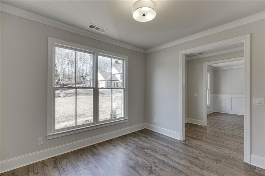 Spacious, unfurnished interior of a new home in , Bishop (Image 45).