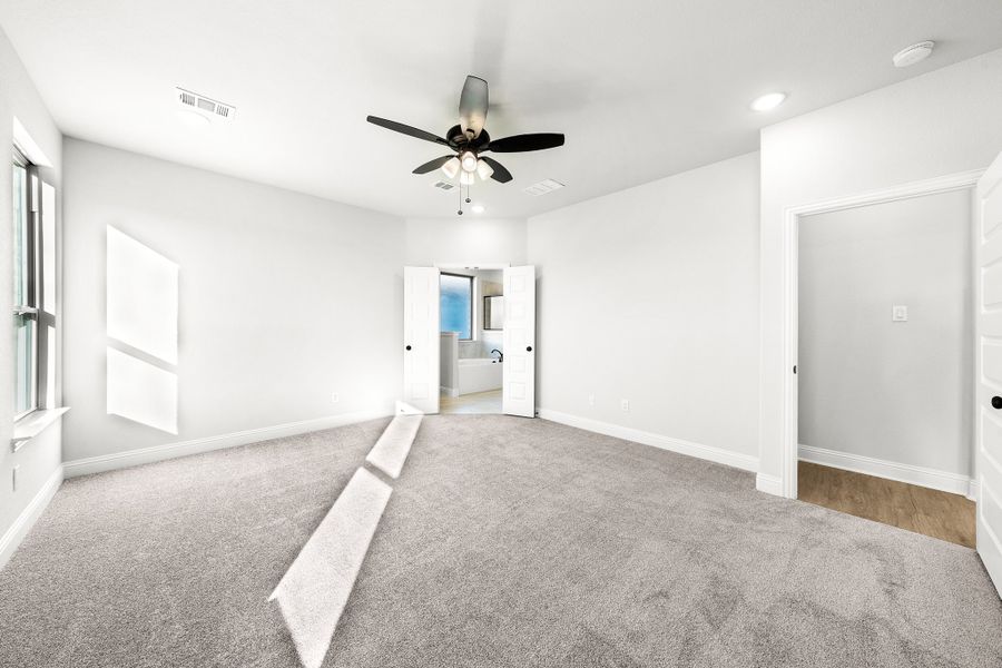 Spacious, unfurnished interior of a new home in Forest Ridge Estates, Greenville (Image 30).