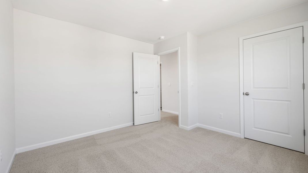 Spacious, unfurnished interior of a new home in Woodglen, Piedmont (Image 18).