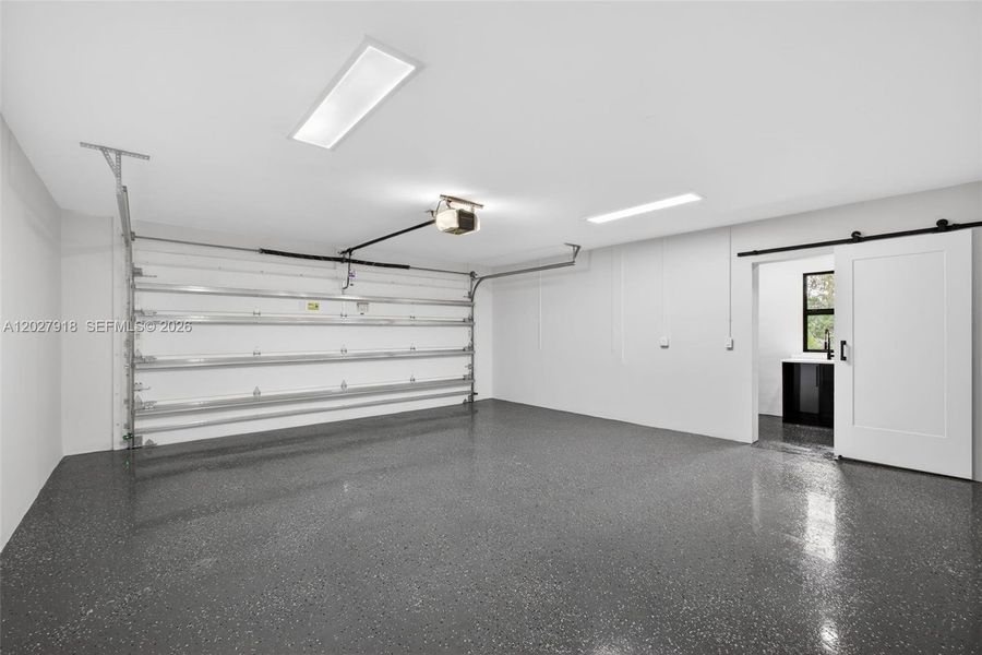 Spacious, unfurnished interior of a new home in , Palm Beach Gardens (Image 79).