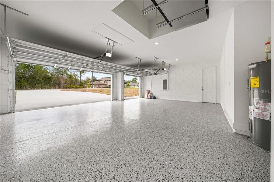 Spacious, unfurnished interior of a new home in , Weeki Wachee (Image 54).