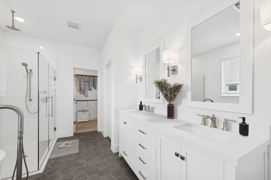 Luxurious primary bath