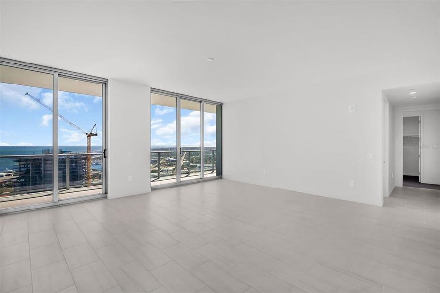 Spacious, unfurnished interior of a new home in , St. Petersburg (Image 24).