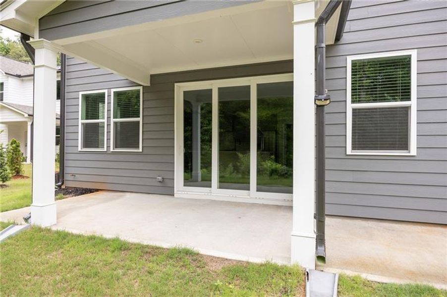 Exterior details and patio area of a home in Hillside Manor, Powder Springs (Image 33).