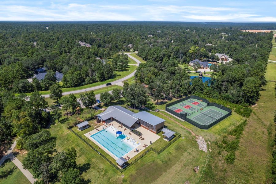Community Pool, Pickleball, Tennis, Basketball and Lake.