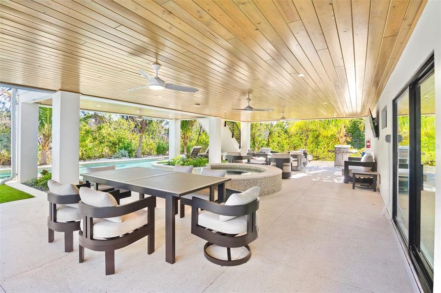 Exterior details and patio area of a home in , Sarasota (Image 4).