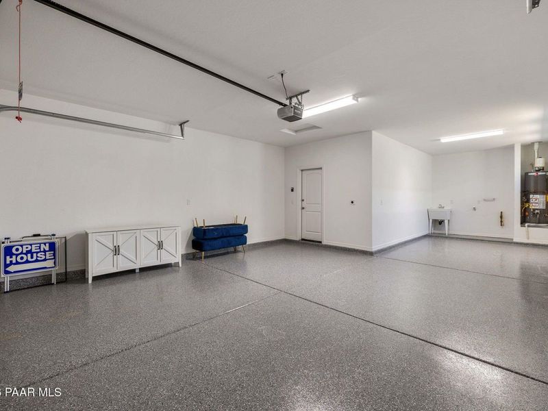 Spacious, unfurnished interior of a new home in North Ridge at Pronghorn Ranch, Prescott Valley (Image 20).