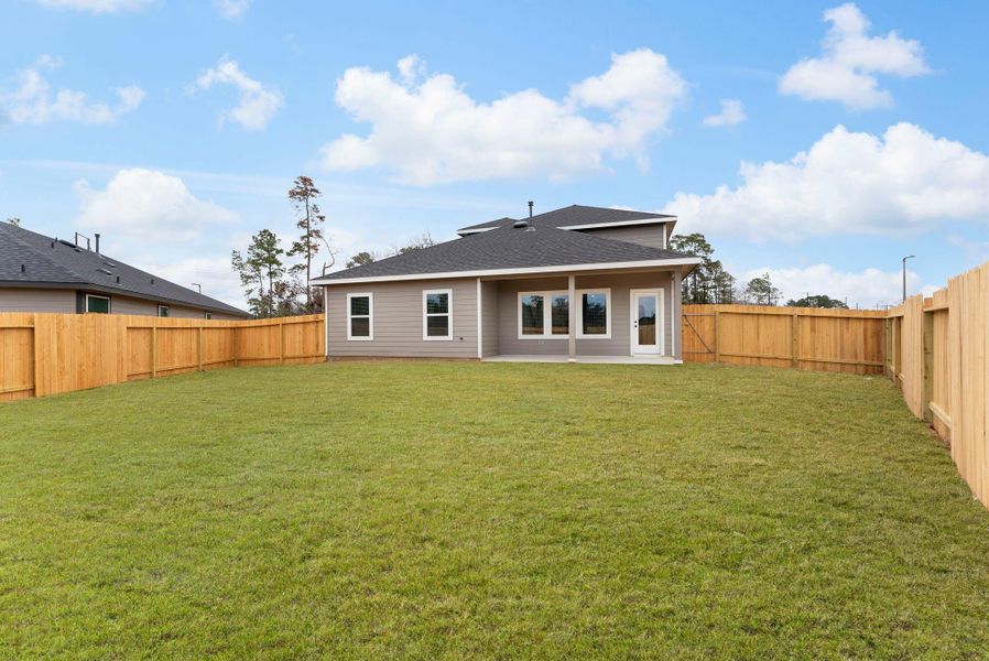 Exterior details and patio area of a home in Chapel Lakes, Montgomery (Image 4).