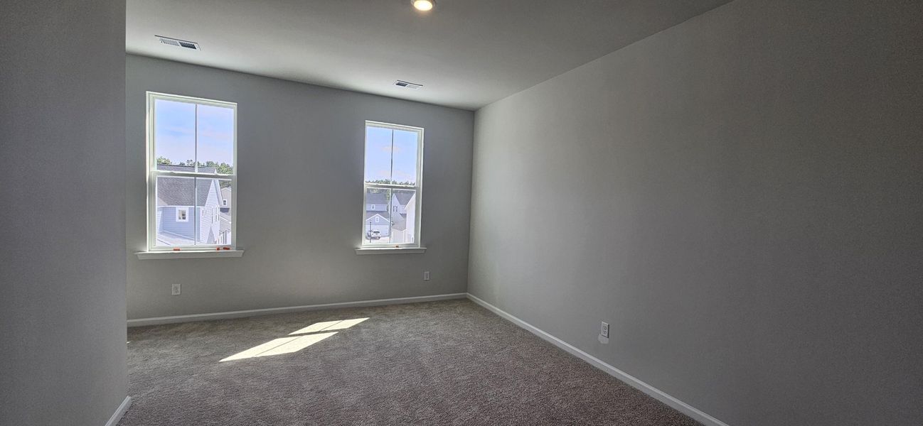 Spacious, unfurnished interior of a new home in , Summerville (Image 15).