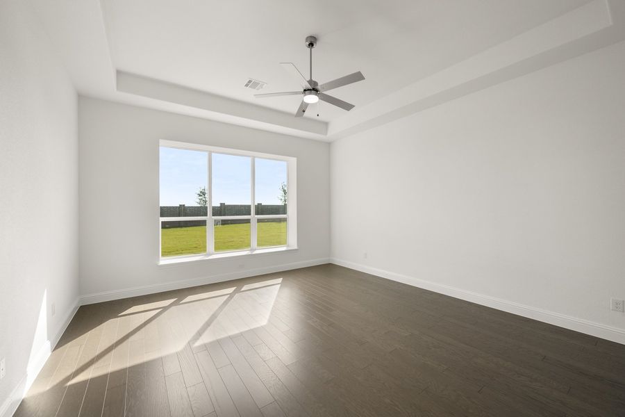Spacious, unfurnished interior of a new home in Myrtle Creek, Waxahachie (Image 18). Spacious, unfurnished interior of a new home in Myrtle Creek, Waxahachie (Image 18).