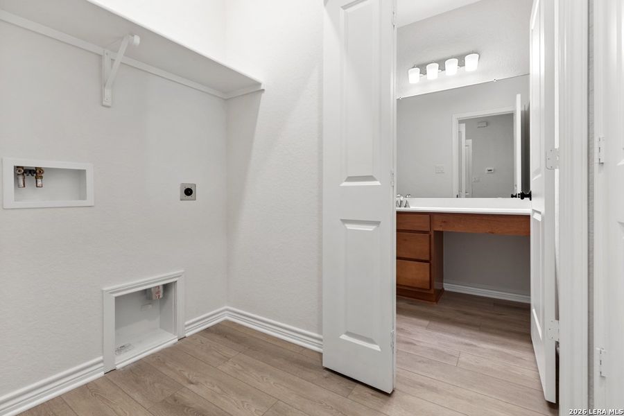 Spacious, unfurnished interior of a new home in Knox Ridge, Converse (Image 24).